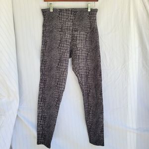 Yummie predator print leggings Size L